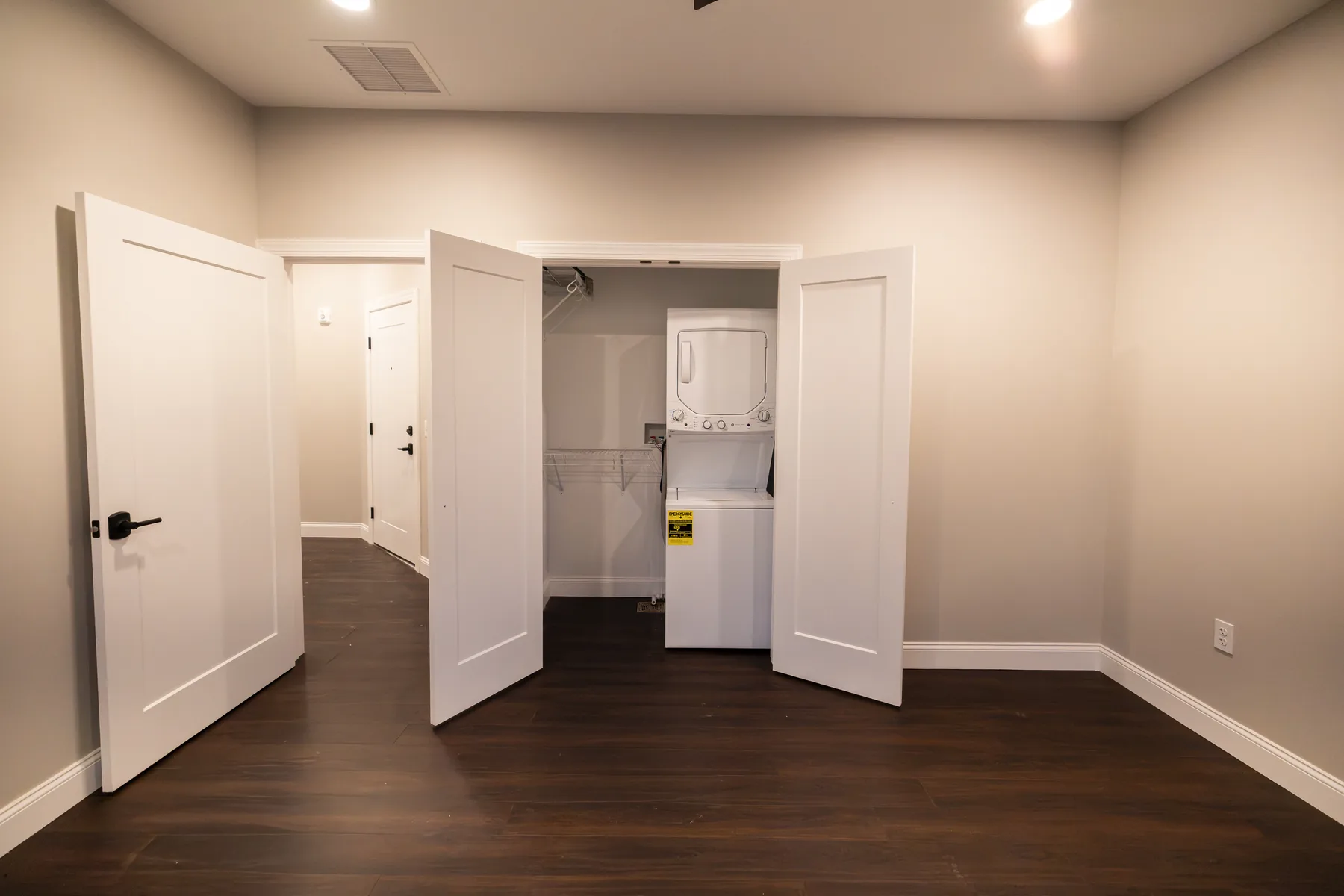 Interior view 3 of the third floor residence at 515–517 Lackawanna Avenue
