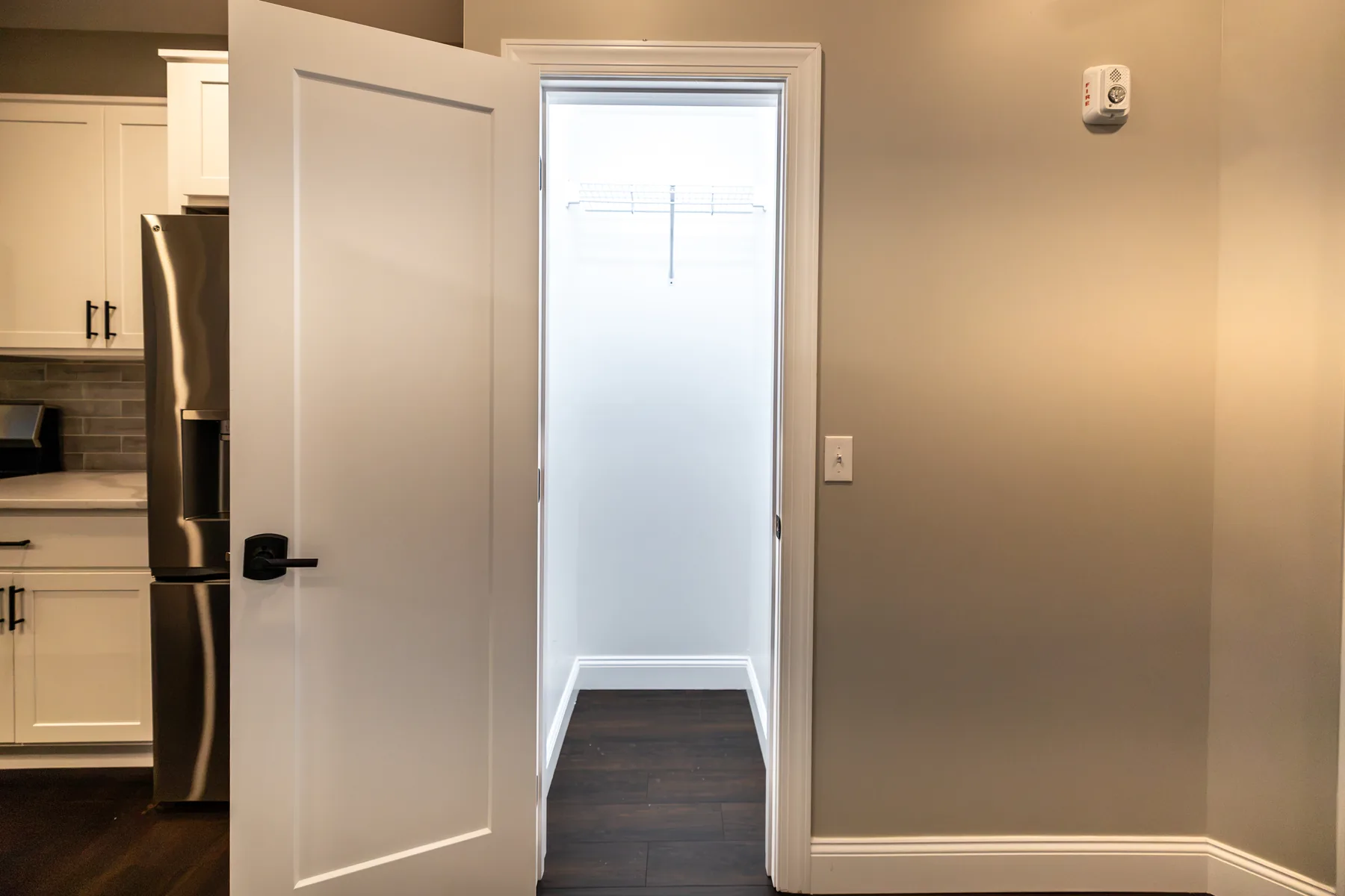 Interior view 7 of the third floor residence at 515–517 Lackawanna Avenue