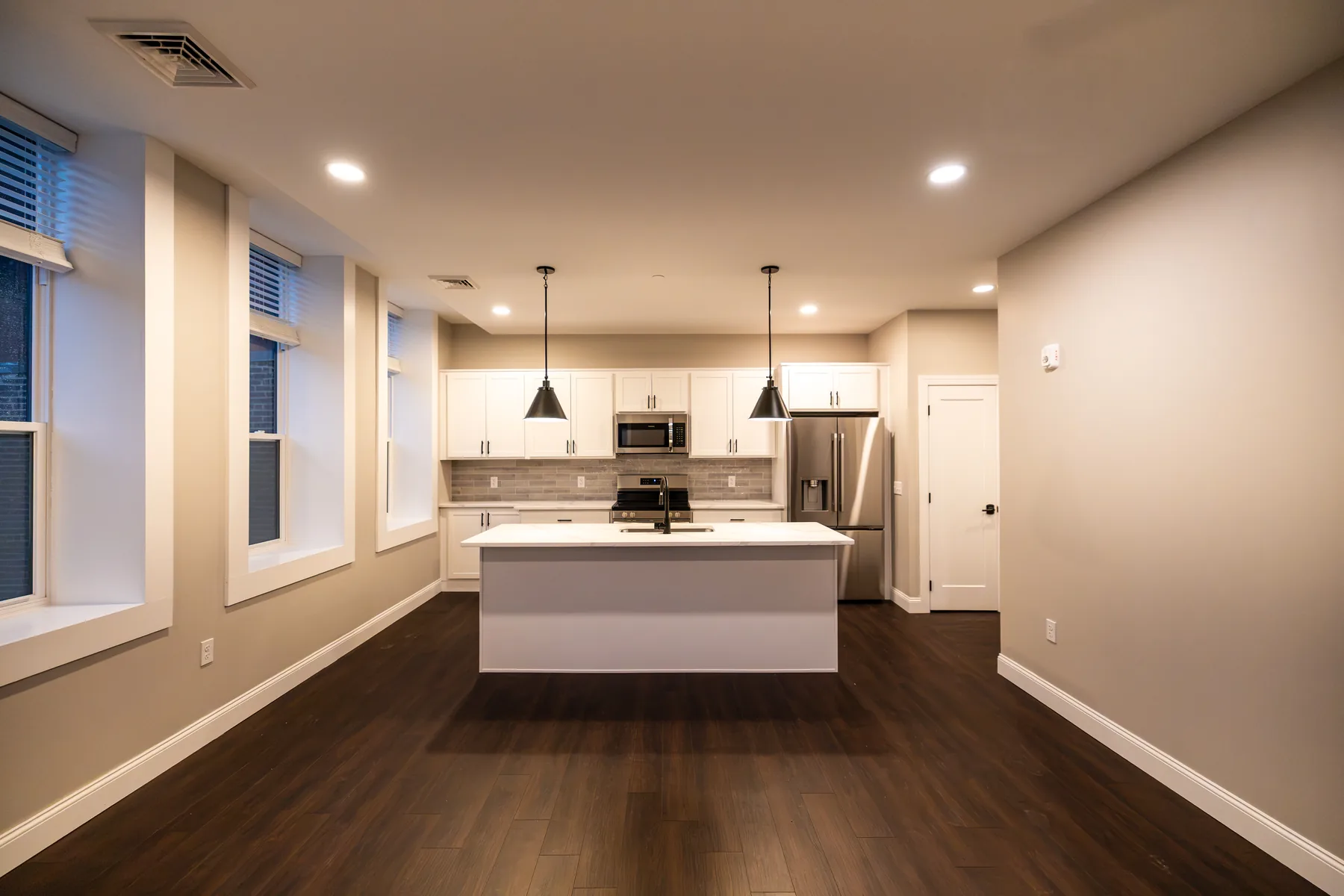 Interior view 9 of the third floor residence at 515–517 Lackawanna Avenue
